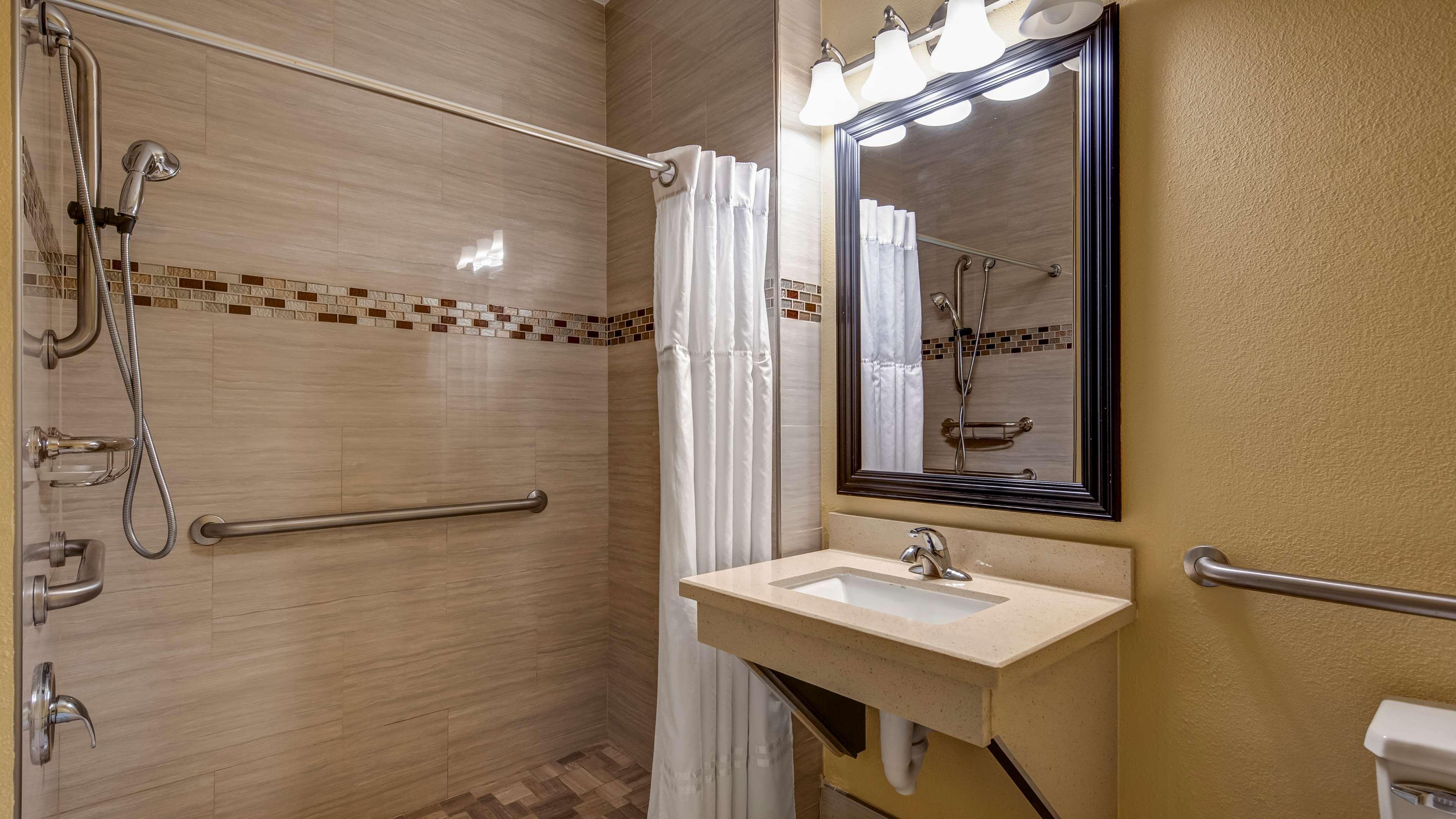 Surestay By Western Hotel Alvin